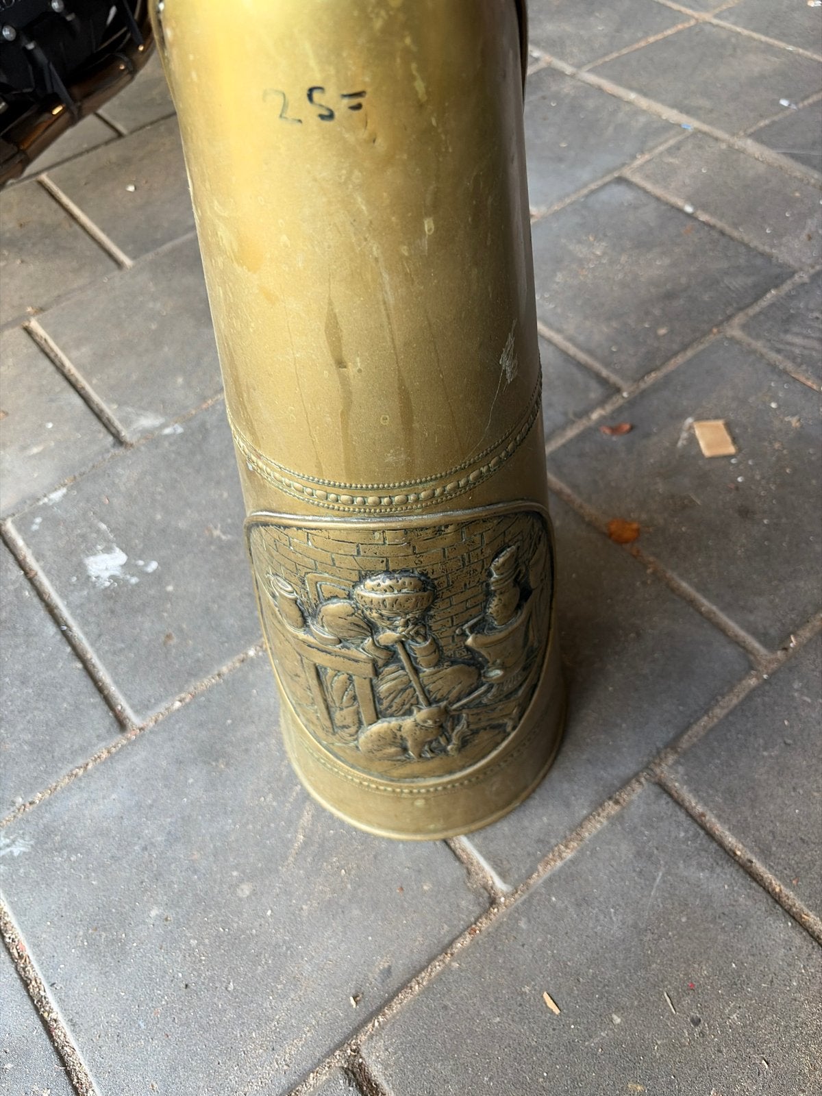 Antieke koperen kolenkit met reliëfdecoratie, Ophalen of Verzenden, Koper