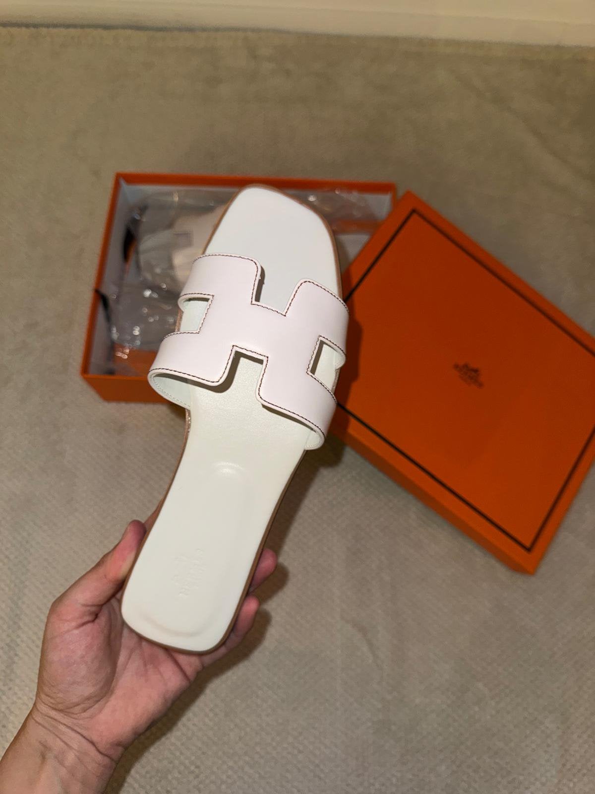 Hermès Oran Slippers Dames– Wit&Bruin – Maat 36 t/m 40, Verzenden, Zo goed als nieuw, Zwart, Sandalen of Muiltjes