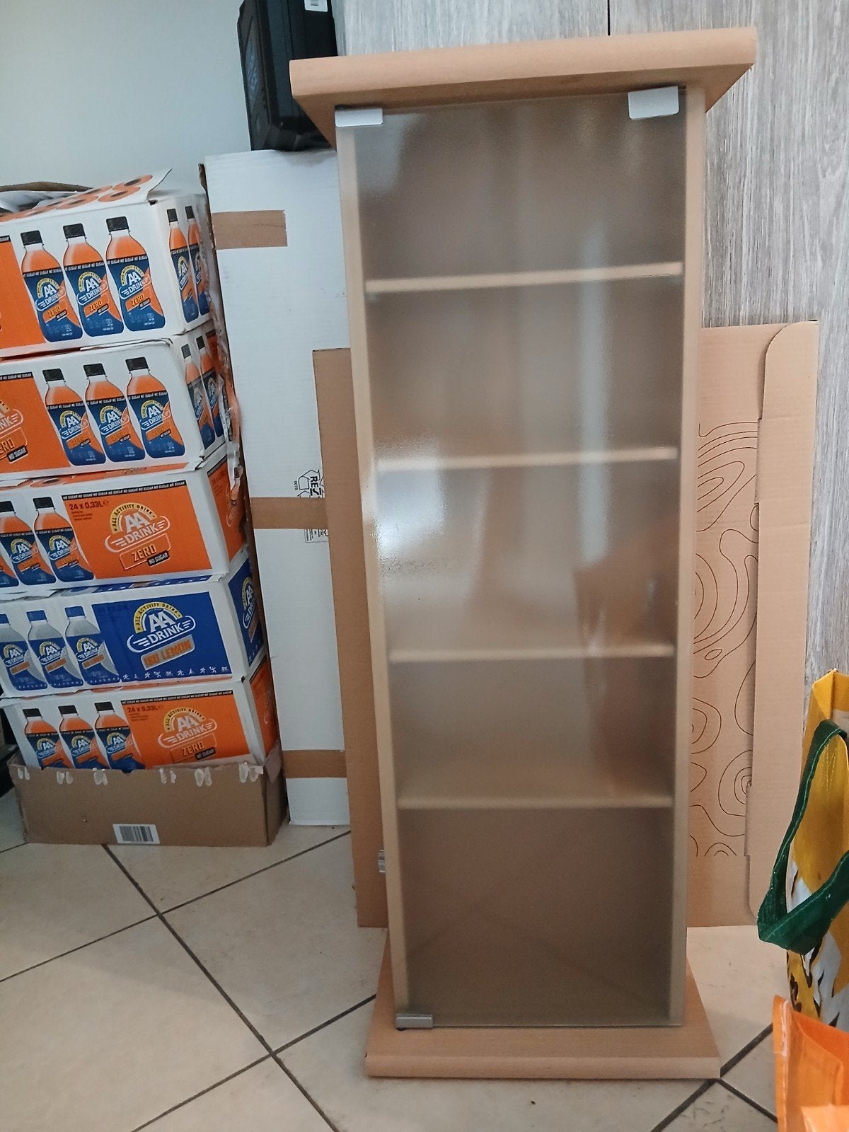 Klein smal kastje met glazen deur, Huis en Inrichting, Ophalen of Verzenden, Gebruikt