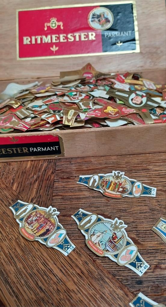 Grote collectie vintage sigarenbandjes in houten kist, Verzamelen, Ophalen of Verzenden, Gebruikt
