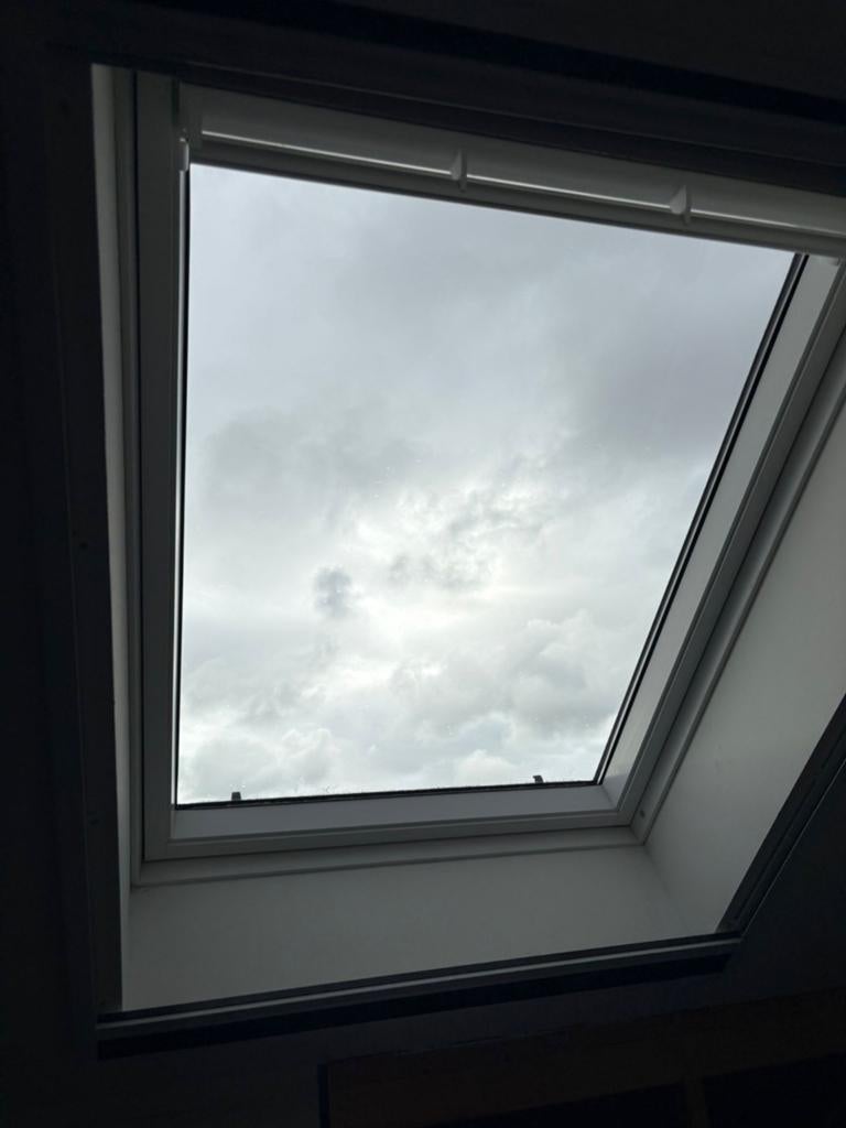 2x Velux GGL PK06 Dakramen met verduisterende rolgordijnen, Doe-het-zelf en Verbouw, Glas en Ramen, Ophalen, Gebruikt, 80 tot 120 cm
