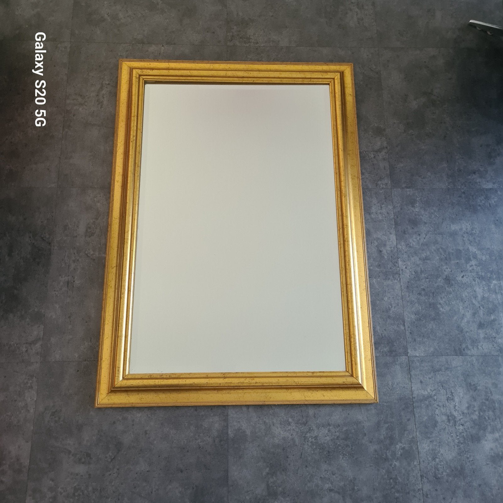Grote spiegel met gouden rand - 105 x 75 cm, Huis en Inrichting, Ophalen, Gebruikt, 100 tot 150 cm, 75 tot 100 cm