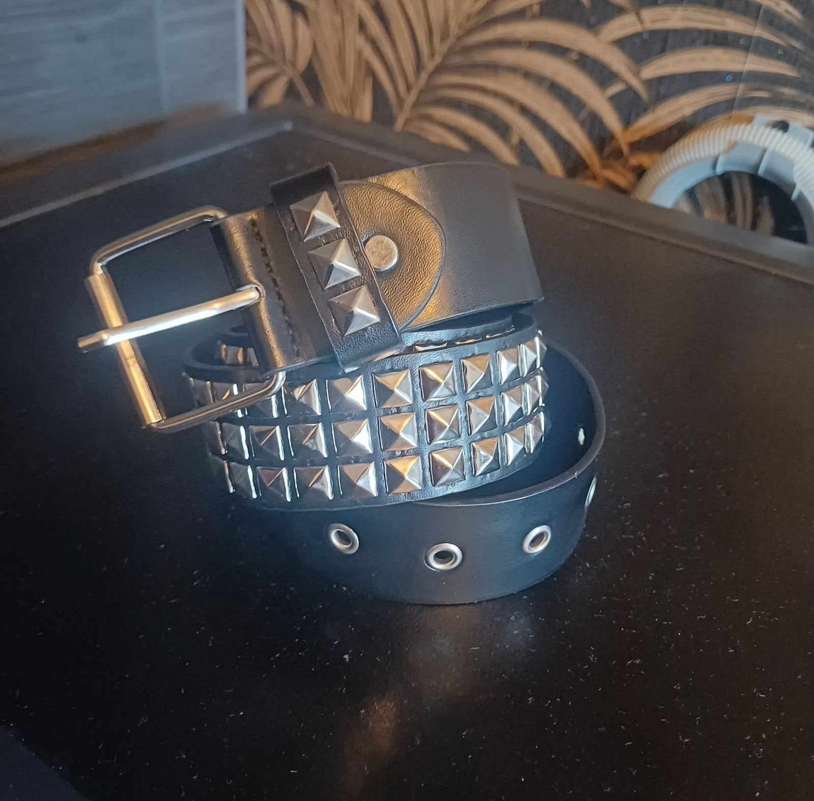 Zwarte riem met studs - Stoer en stijlvol accessoire, Zwart, Tailleriem, Ophalen of Verzenden, 3 tot 5 cm