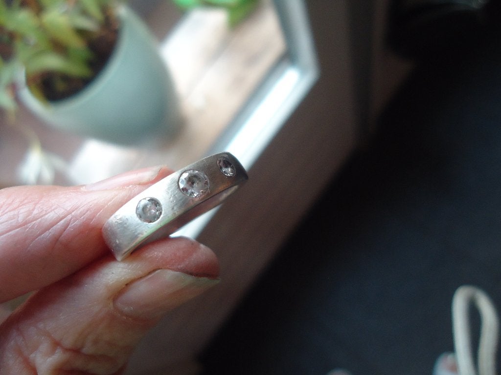 mooie echt zilveren ring Tisento met 3 steentjes mt 17,75, Met kristal, Gebruikt, Ophalen of Verzenden, 17 tot 18
