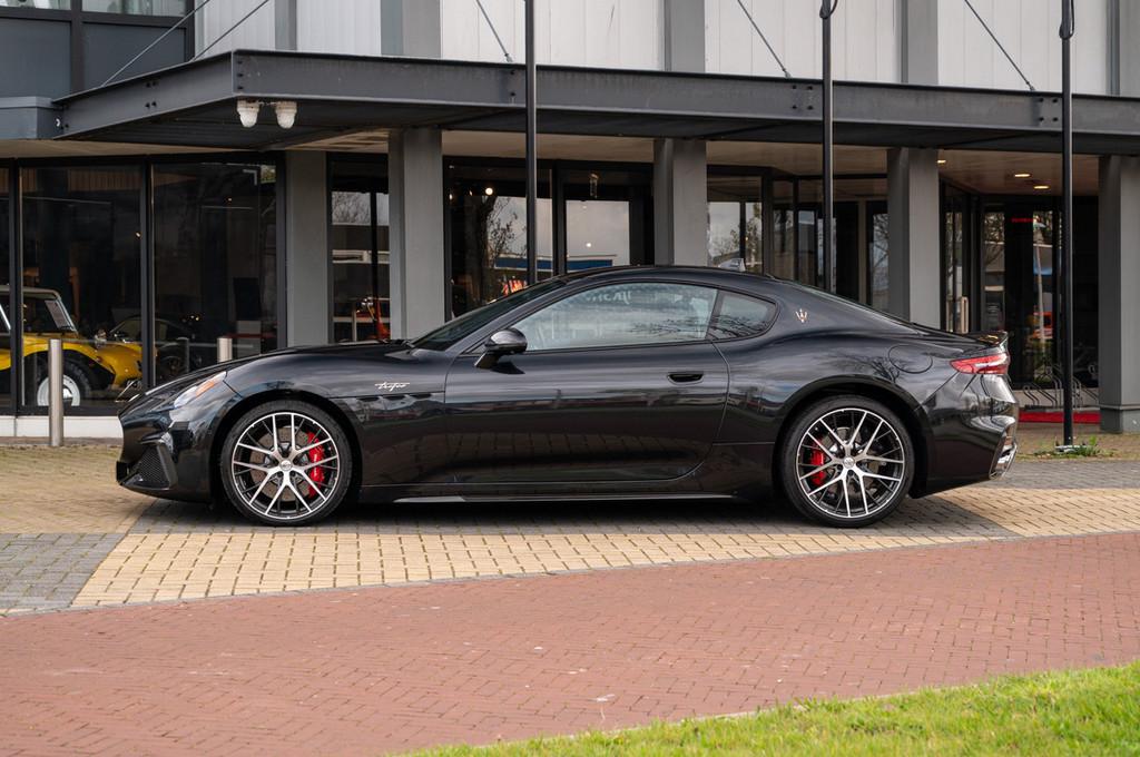Maserati GranTurismo V6 AWD Trofeo (bj 2024, automaat), Auto's, Maserati, Gebruikt, Overige kleuren, 4 stoelen, Bedrijf