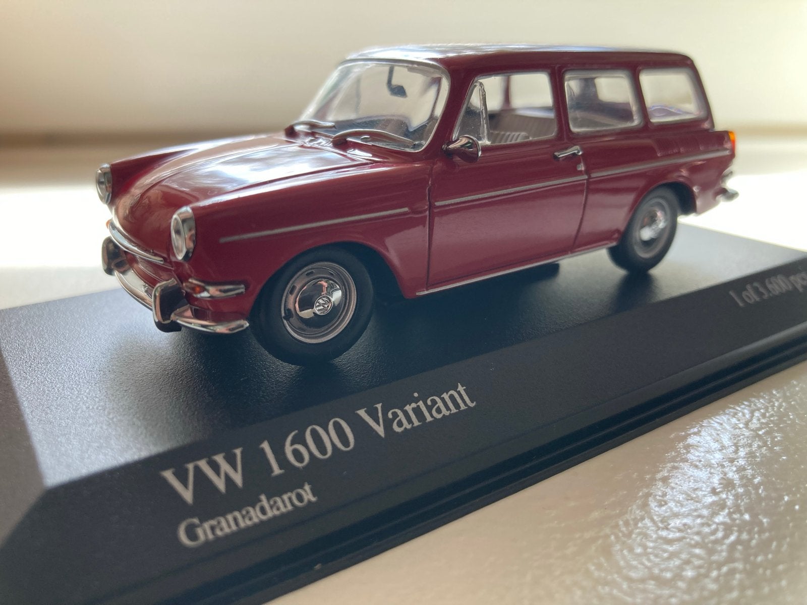 Minichamps VW 1600 Variant 1/43 - Gelimiteerde oplage, Hobby en Vrije tijd, Modelauto's | 1:43, Ophalen of Verzenden, Nieuw, Auto