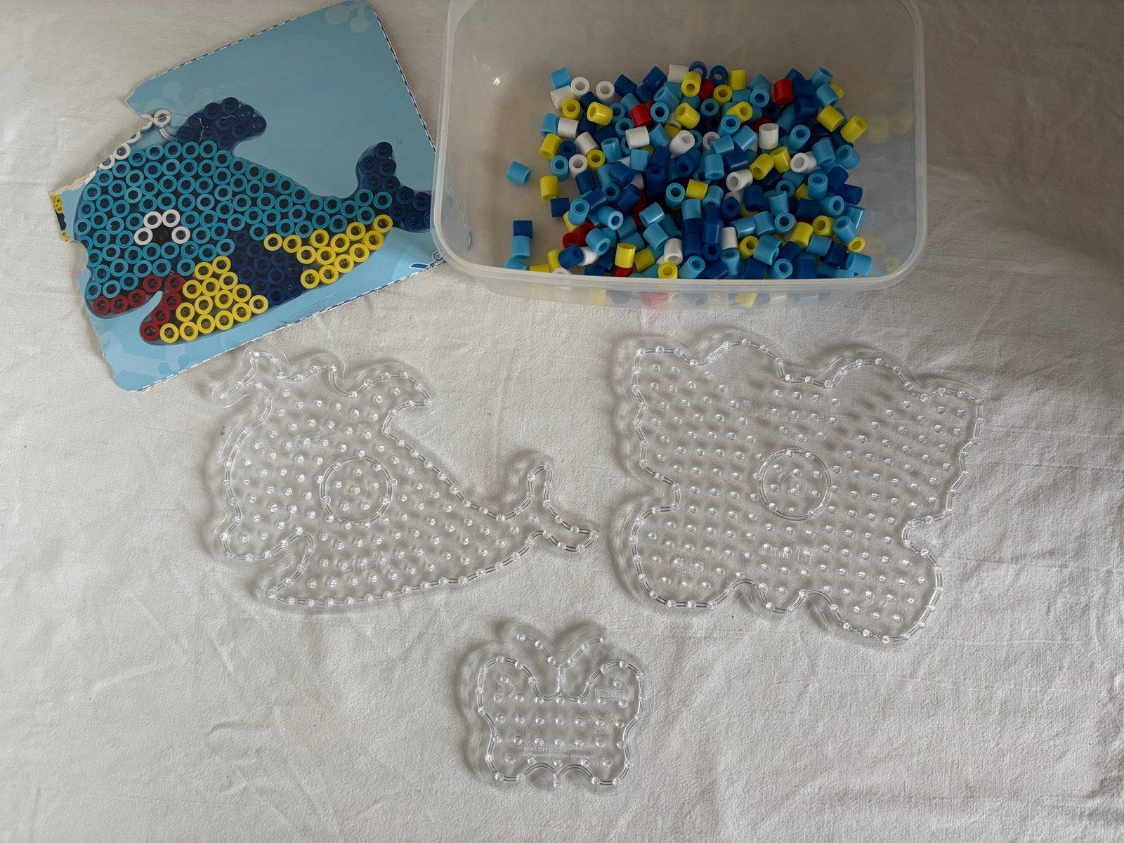Hama maxi strijkkralen set met walvis en vlinder figuren, Ophalen of Verzenden, Gebruikt, Knutselen