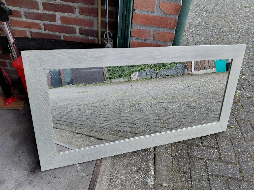 Spiegel met houten rand in grijze krijtverf, Ophalen of Verzenden, Rechthoekig, Minder dan 50 cm, Minder dan 100 cm