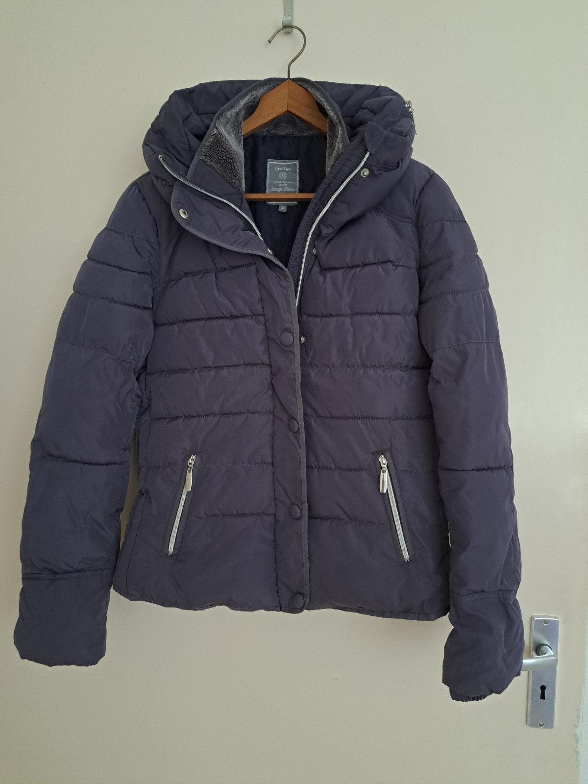 Prachtige GEISHA winterjas maat 40 met capuchon in kraag, Kleding | Dames, Jassen | Winter, Ophalen of Verzenden