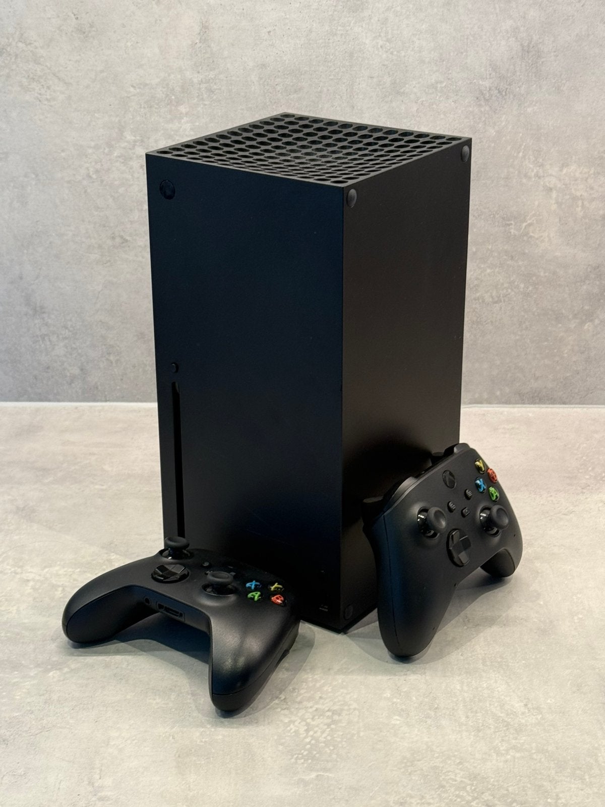 Xbox Series X 1TB met 2 Controllers - Zo goed als nieuw.