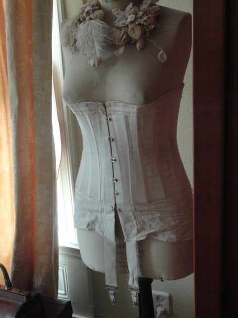 prachtige OUDE STOCKMAN PASPOP "LINGERIE", model 44, Ophalen