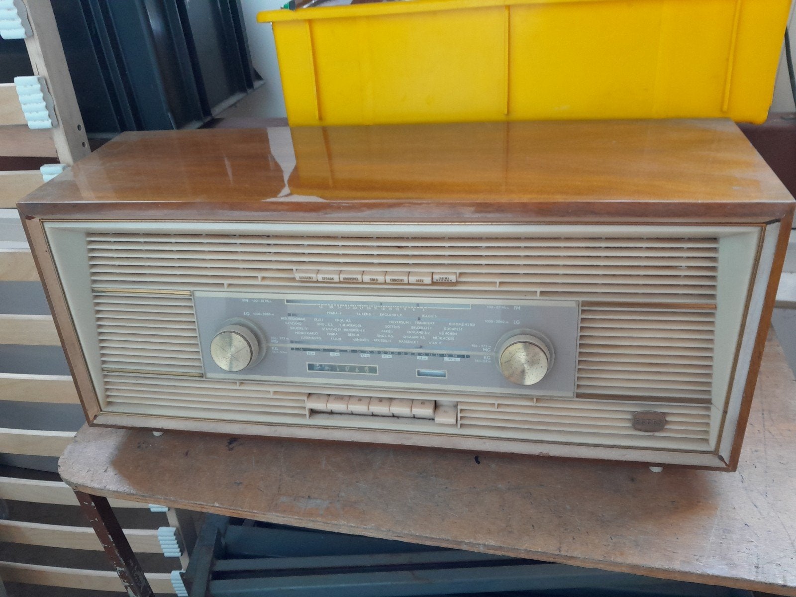 Erres RA627 buizenradio, Ophalen