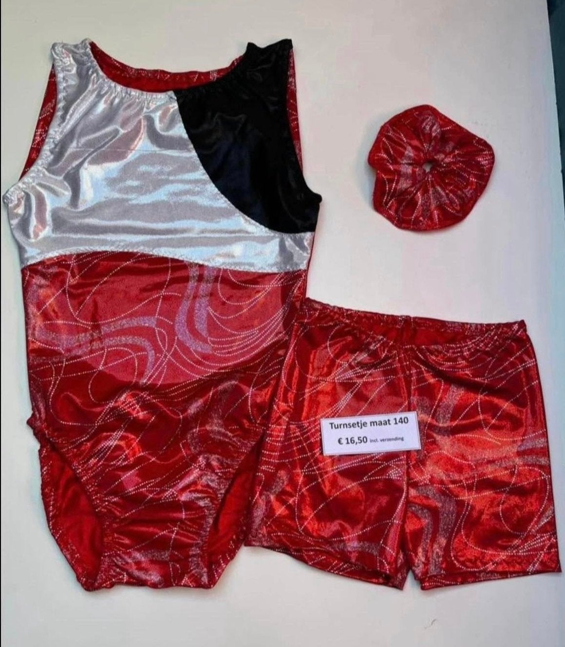 Turnpakje met broekje en scrunchie - Maat 140, Nieuw, Turnpak(je), Rood, Kindermaat 122 t/m 140