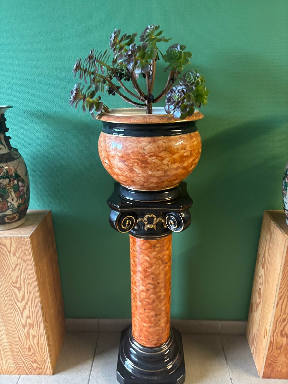 Klassieke Keramische Plantenpot op Bijbehorende Pilaar, Ophalen of Verzenden, Zo goed als nieuw
