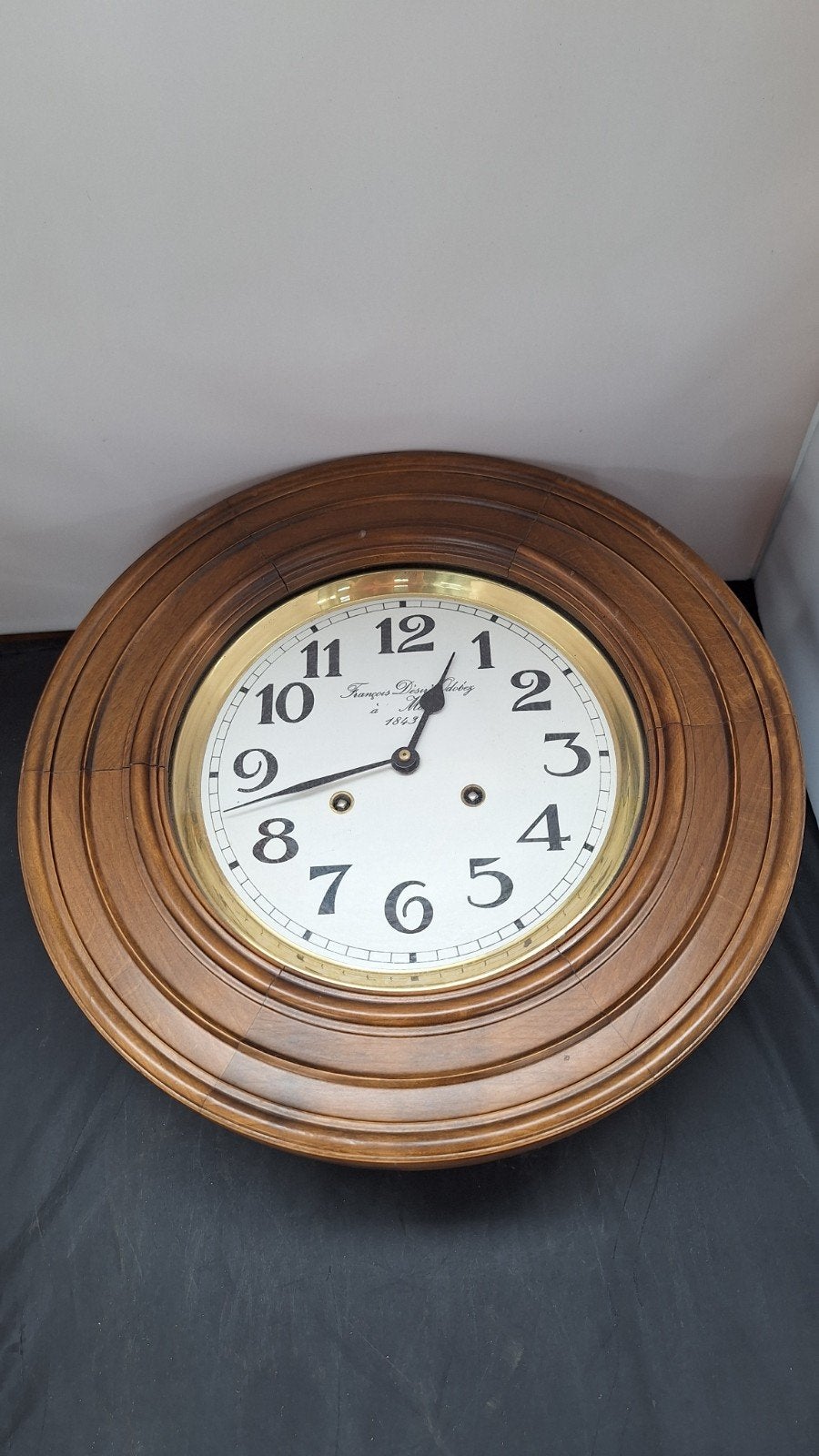 Antieke houten wandklok met sleutel en slinger, Ophalen