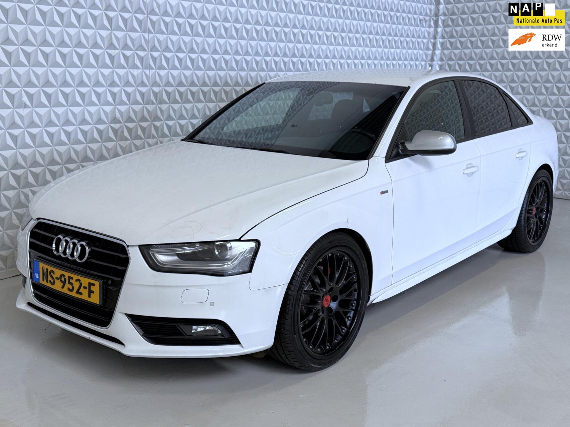 Audi A4 2.0 TDI Sport (STUURBEKRACHTIGING DEFECT!), Gebruikt, 4 cilinders, 150 pk, A4