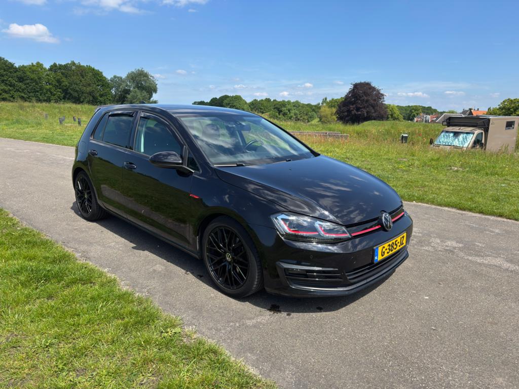 VW Golf 7 TSI BlueMotion - 2015 - Veel upgrades -  Black, Auto's, Volkswagen, Voorwielaandrijving, 4 cilinders, 620 kg, Leder