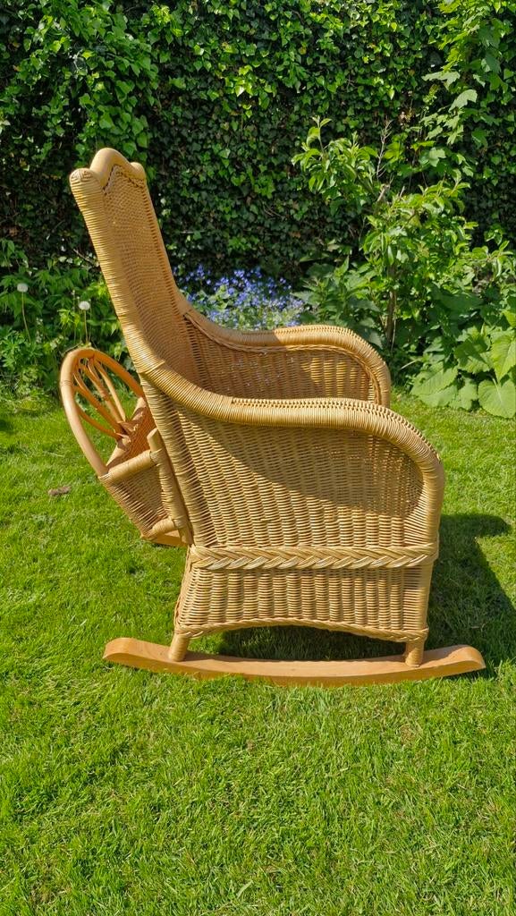 Mooie Rotan schommelstoel, Huis en Inrichting, Fauteuils, Ophalen of Verzenden, 75 tot 100 cm