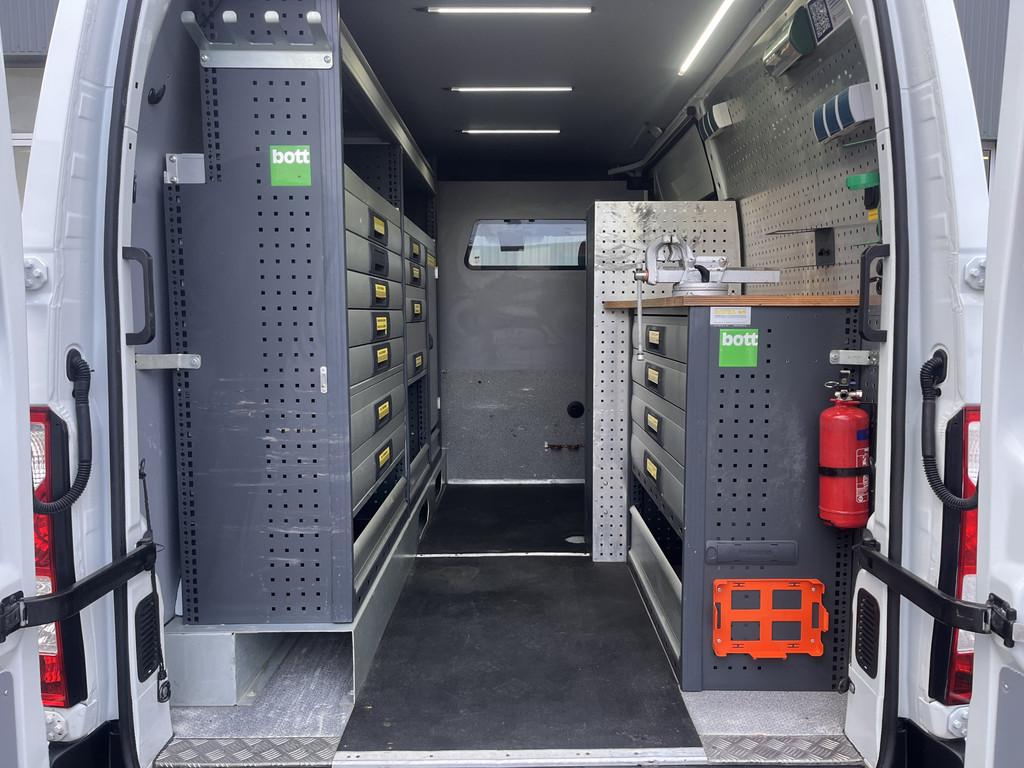 Renault Master T35 2.3 dCi L2H2 146PK Euro 6 Airco Cruise co, Voorwielaandrijving, 145 pk, Stof, Gebruikt