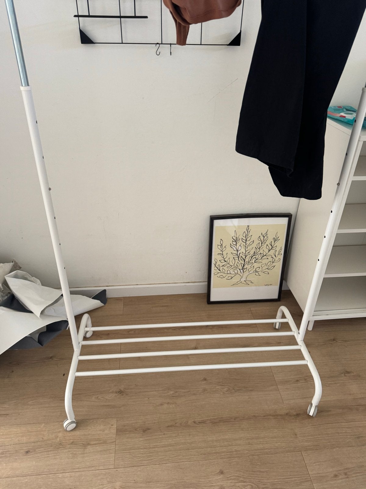 Wit kledingrek met wielen en opbergplank, Ophalen, Met wielen, Gebruikt