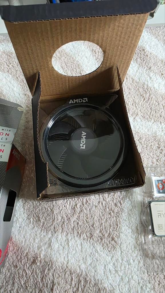 AMD Ryzen 3 3200G processor met Radeon Vega 8 Graphics, Computers en Software, 8-core, Nieuw, Ophalen of Verzenden, 4 Ghz of meer