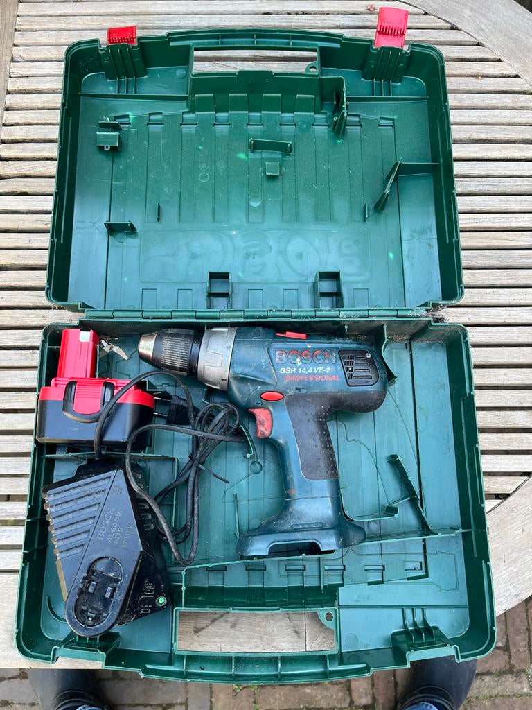 Accu en lader voor Bosch GSR 14,4 VE-2 schroefboormachine, Ophalen of Verzenden, Gebruikt, Minder dan 400 watt, Boormachine
