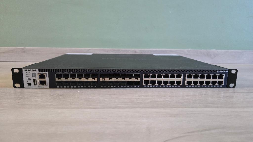 Netgear ProSAFE M4300-24X24F | 10G Managed Switch, Computers en Software, Netwerk switches, Ophalen, Gebruikt