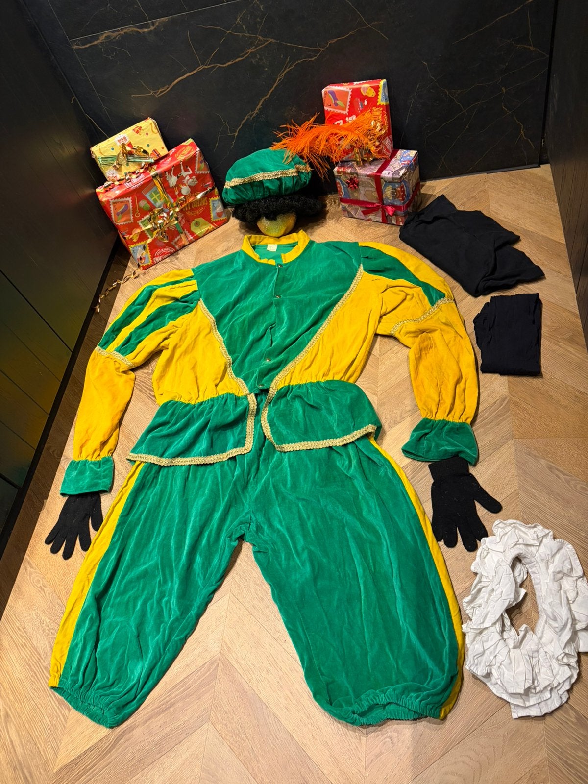 Pietenpak geel groen maat xxl luxe kwaliteit sinterklaas set, Ophalen of Verzenden, Zo goed als nieuw