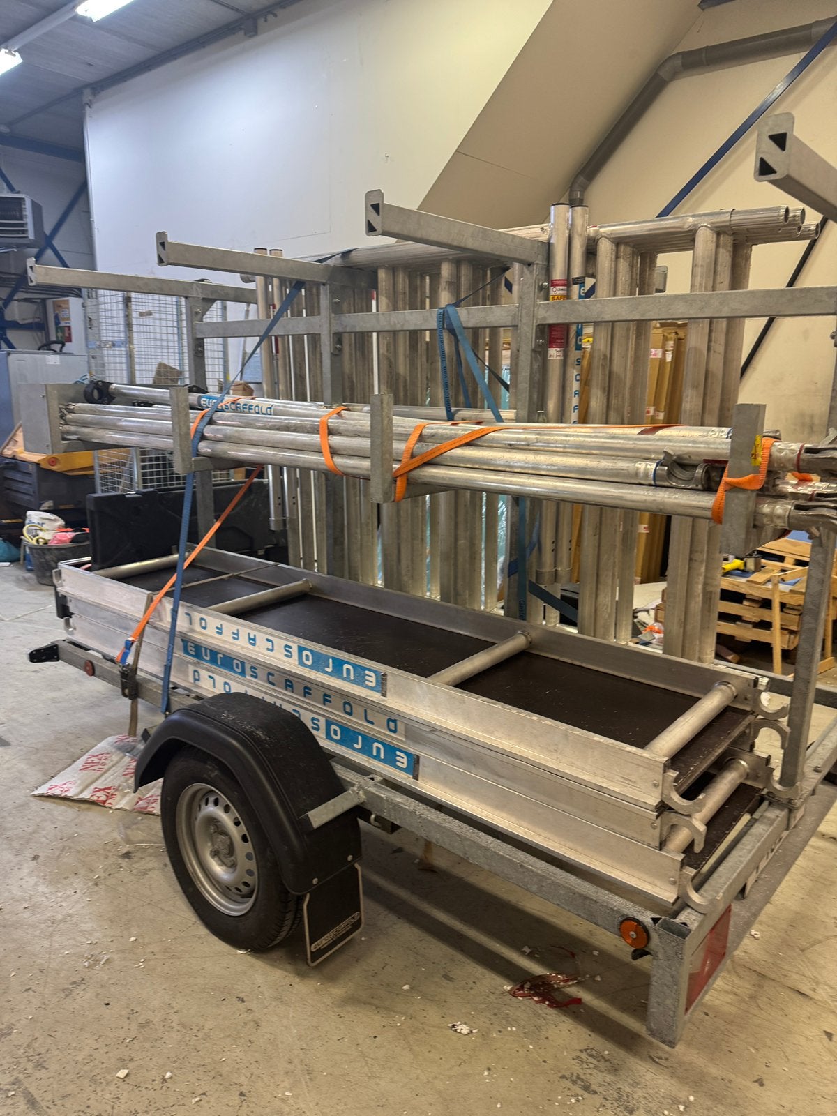 Euroscaffold rolsteiger (3 hoog) inclusief aanhanger, Ophalen, Zo goed als nieuw, Rolsteiger of Kamersteiger, 5 meter of hoger