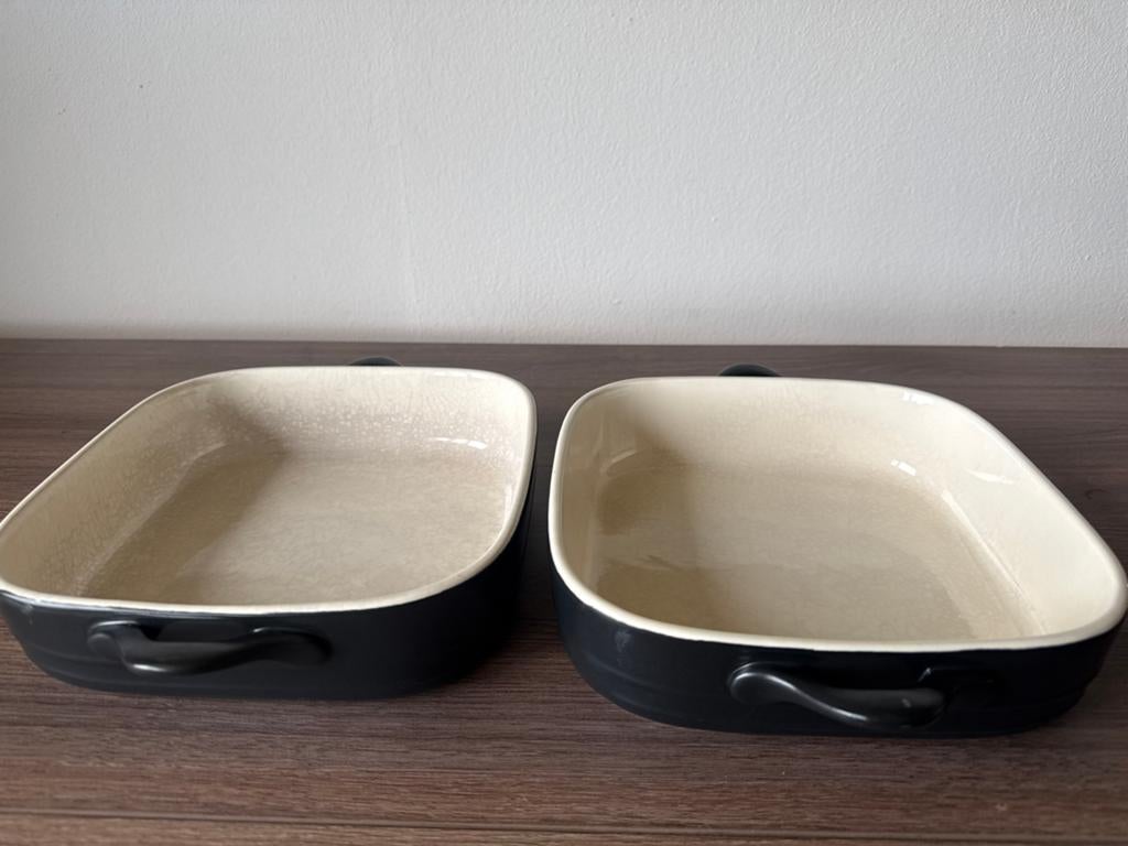 Set van 2 zwarte ovenschaaltjes, Huis en Inrichting, Keuken | Servies, Gebruikt, Keramiek, Ophalen of Verzenden, Schaal of Schalen