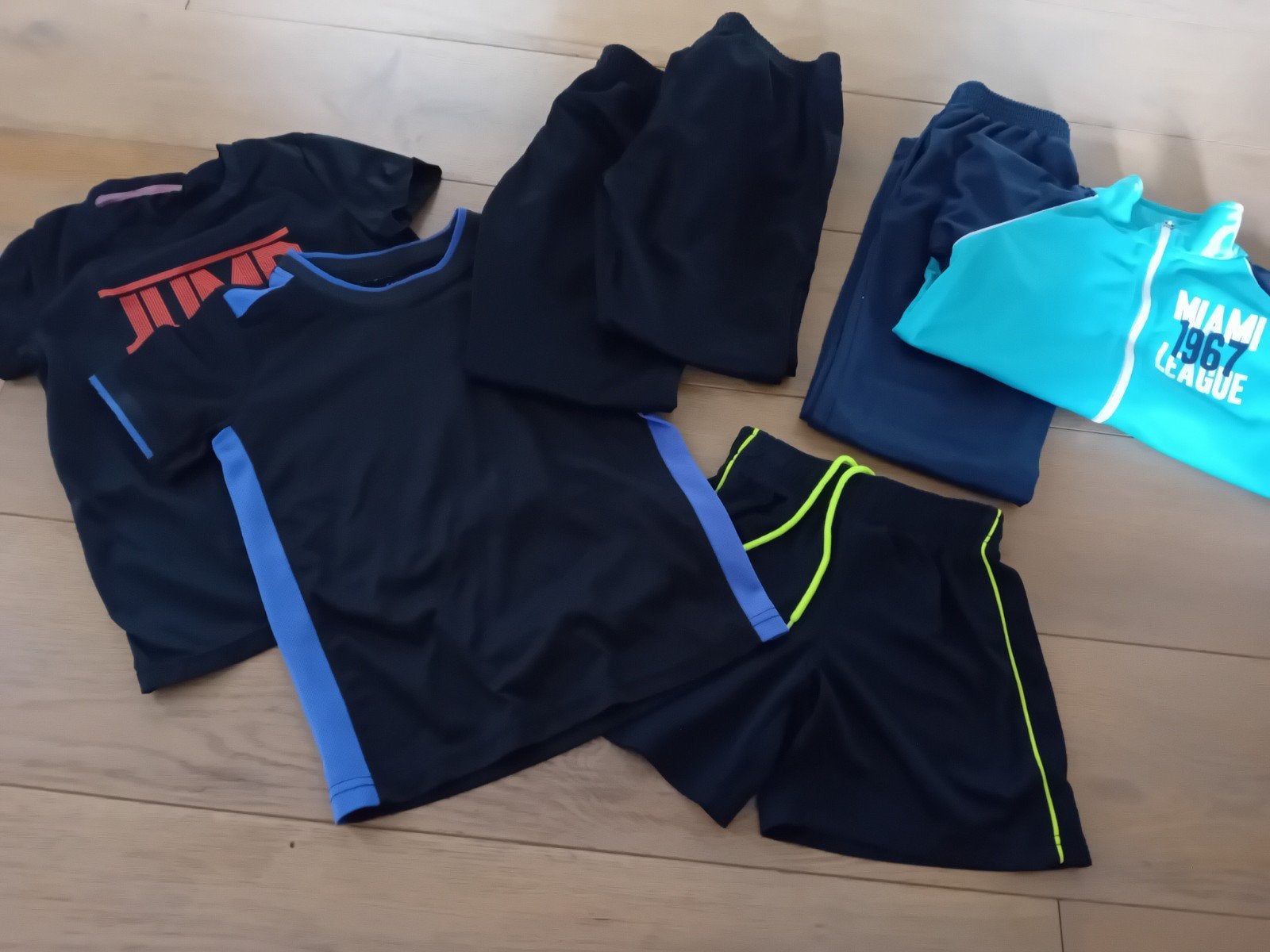 Sportkleding set voor jongens - maten 116 t/m 128, Ophalen of Verzenden, Gebruikt, Jongen