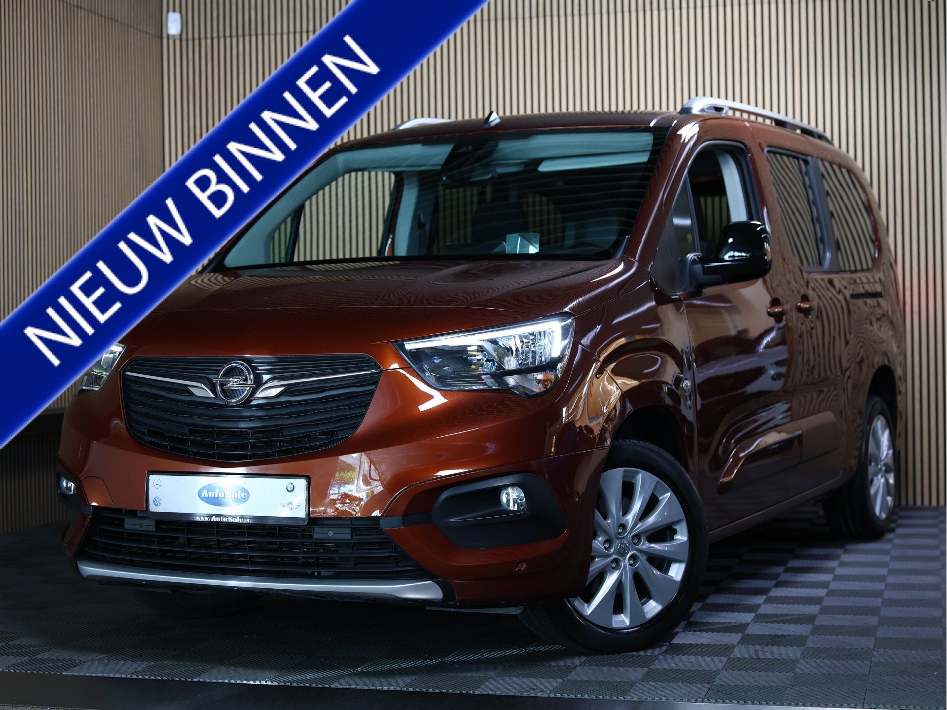 Opel Combo 1.2 Turbo Innovation XL 7pers AUTOM NAVI Carplay, Auto's, Stof, 4 cilinders, Bruin, 60 pk