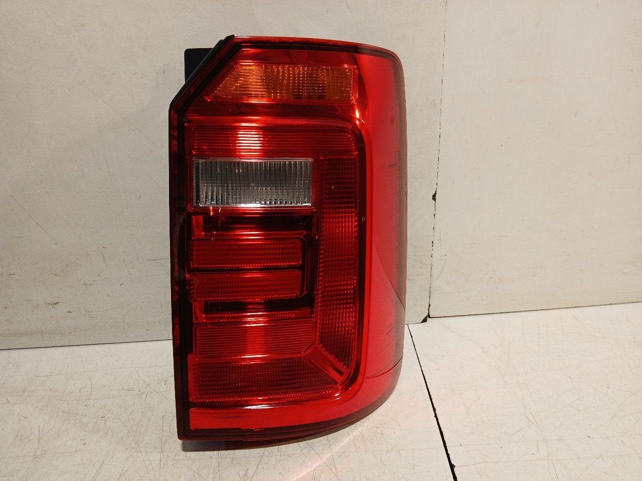 Achterlicht carrosserie rechts Volkswagen Caddy, Onderdelen@venauto.nl, Van der Ven Autorecycling B.V., Gebruikt, Ettenseweg 76, 4706 PB Roosendaal, The Netherlands