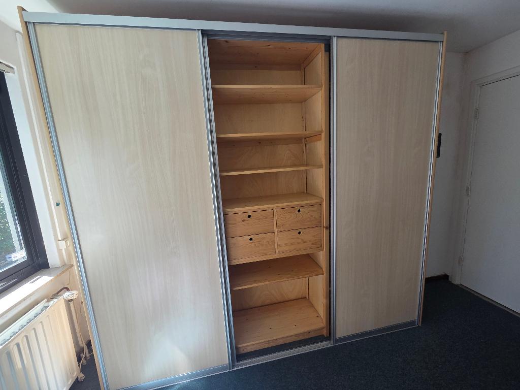 Mooie brede houten kast met schuifdeuren, Huis en Inrichting, Kasten | Kledingkasten, Ophalen, Gebruikt, Met deur(en), 200 cm of meer