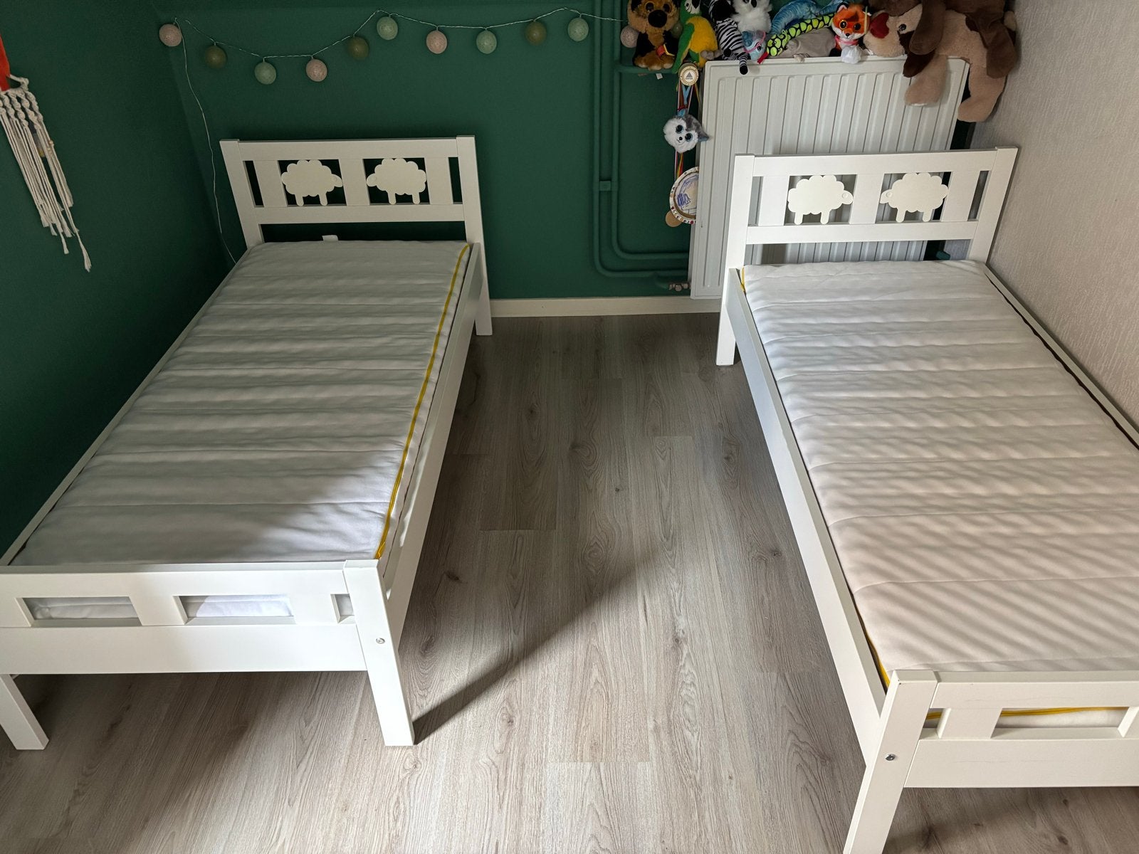 Wit peuterbed (ikea) 2 stuks, 70x160 cm, Ophalen, Gebruikt, Wit, 190 cm of minder