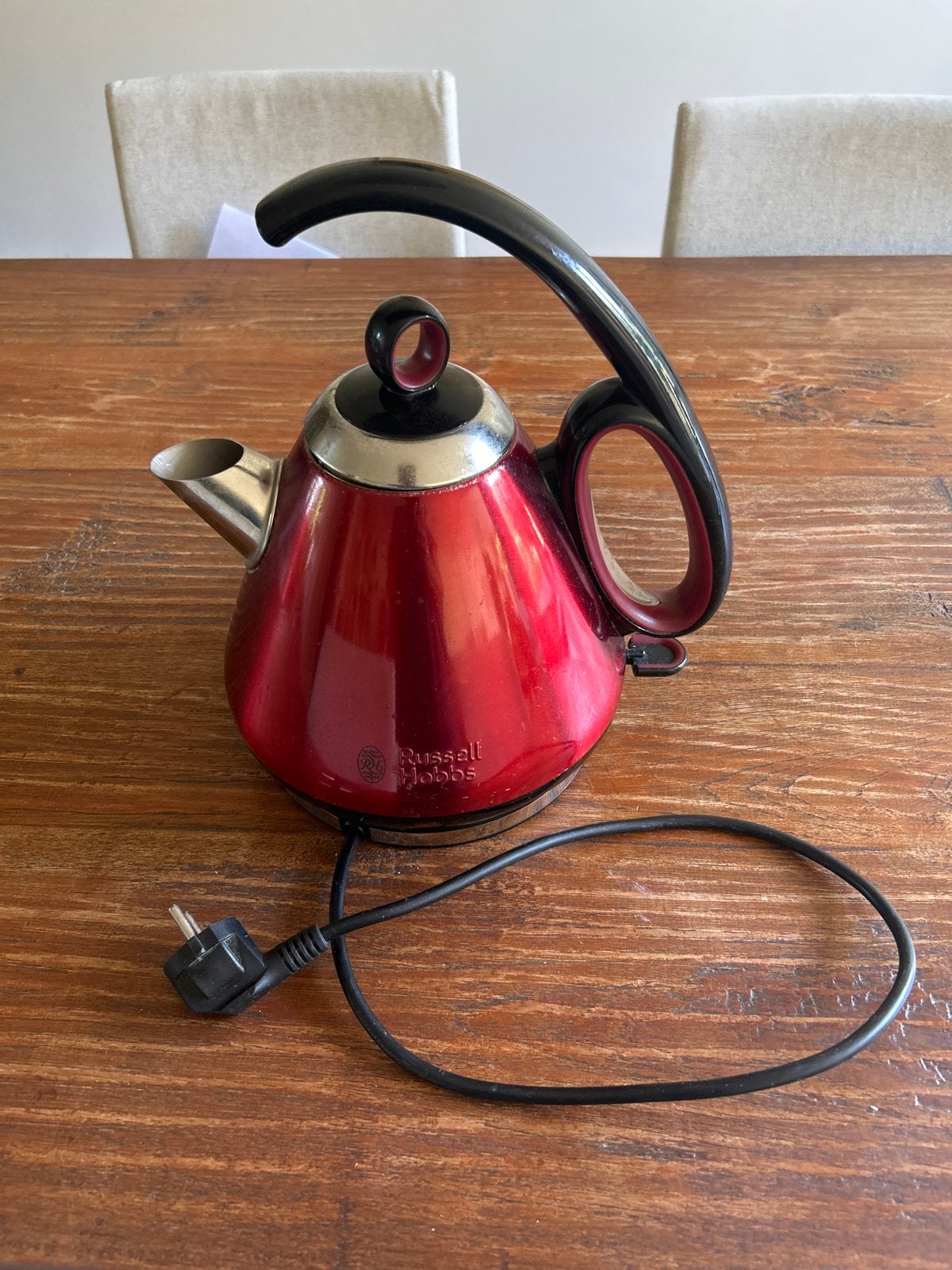 Russell Hobbs elektrische waterkoker  - Rood, 1 tot 2 liter, Ophalen of Verzenden, Gebruikt, Rvs