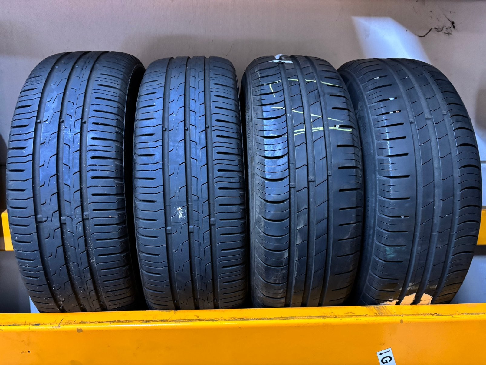 4x 185 60 15 conti en hankook, Ophalen, Gebruikt