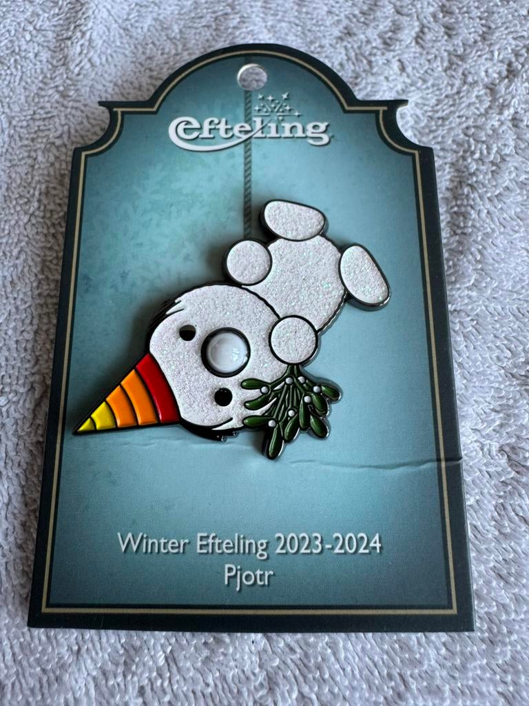Efteling Pin Nieuw Pjotr Winter efteling 2023 - 2024, Ophalen of Verzenden, Nieuw, Button of Speldje