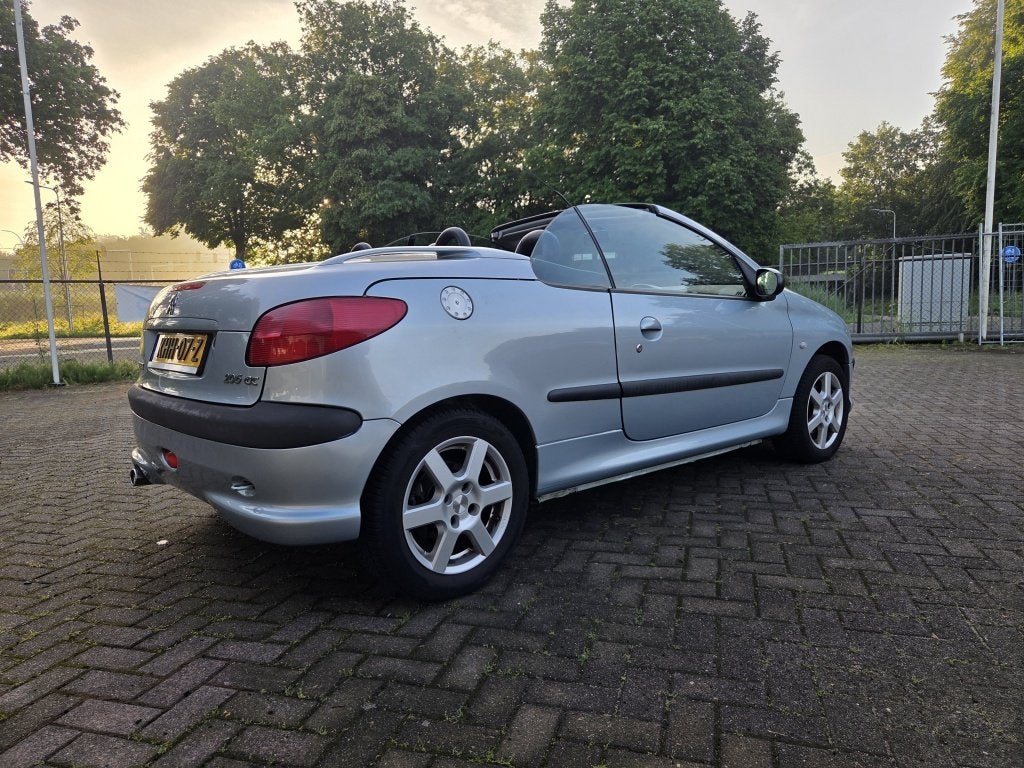 Peugeot 206 CC 2.0-16V (bj 2001), foto 4