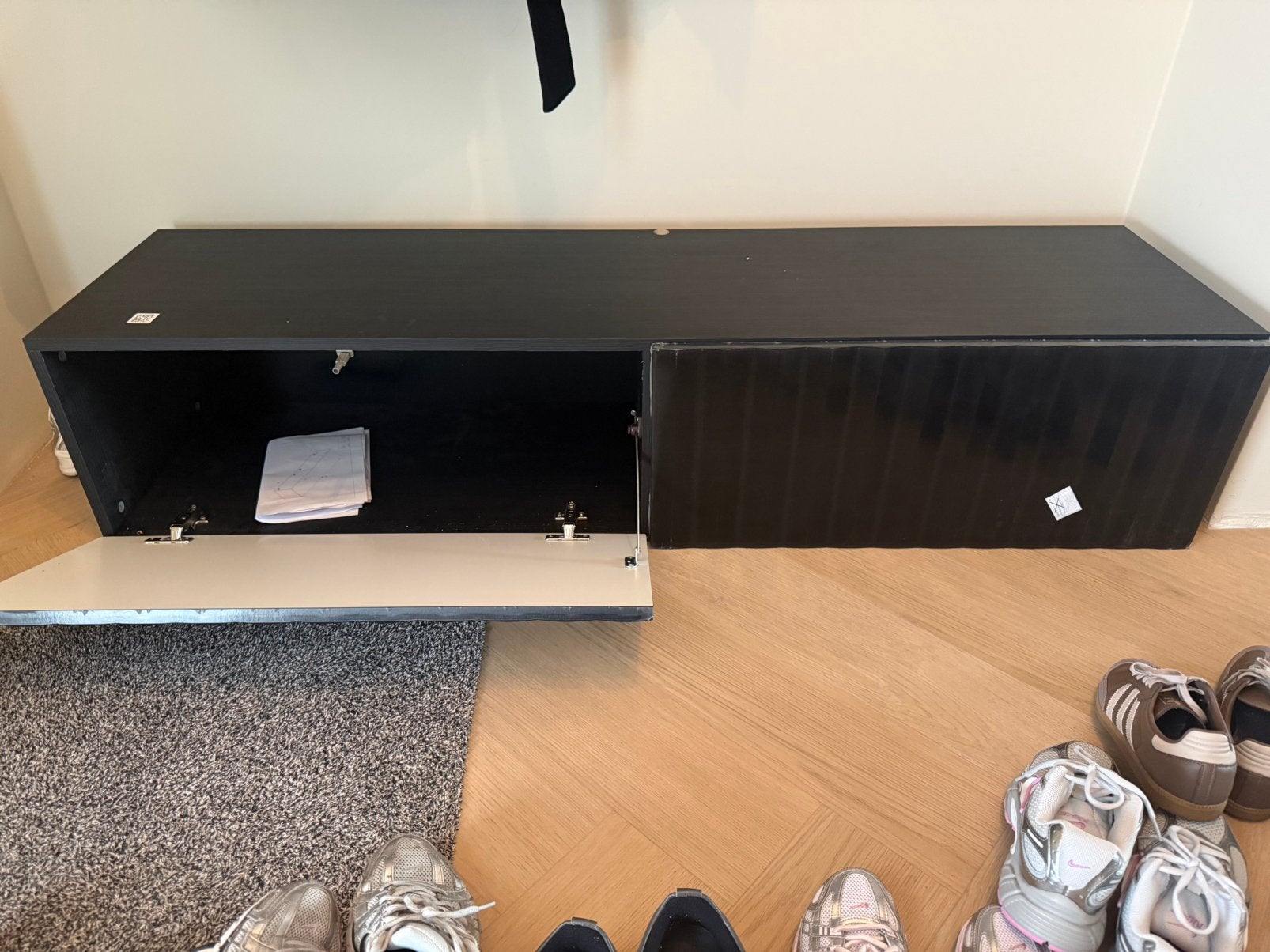 Meubella TV-wandmeubel -  Angelina, Ophalen, 150 tot 200 cm, Zo goed als nieuw, Met deur(en)