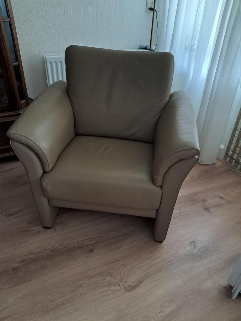 Mooie zgan leren beige fauteuil, Huis en Inrichting, Fauteuils, Ophalen, Strak, Zo goed als nieuw, 50 tot 75 cm