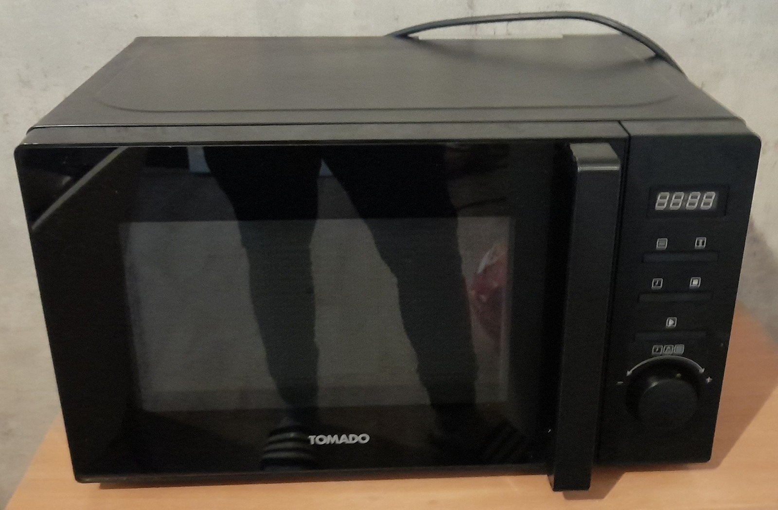 Tomado Magnetron - 700 watt, Witgoed en Apparatuur, Ophalen, Gebruikt, Magnetron, Draaiplateau