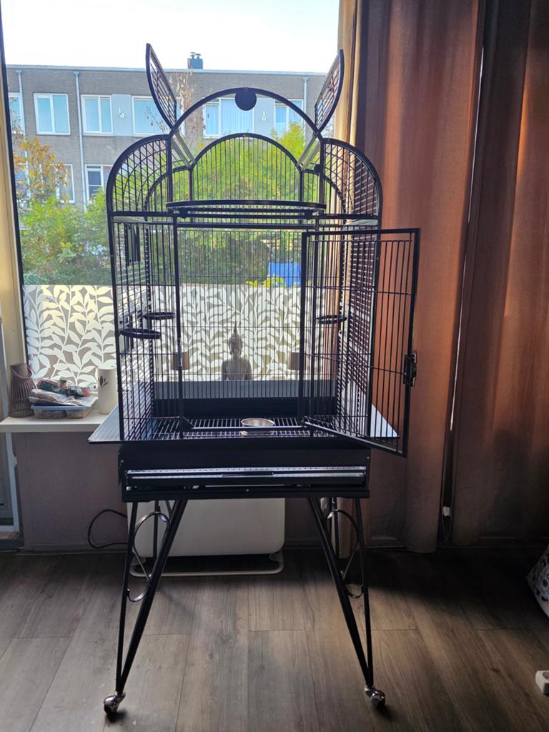 Grote mooie verrijdbare kooi, Dieren en Toebehoren, Vogels | Hokken en Kooien, Ophalen of Verzenden, Zo goed als nieuw, Metaal