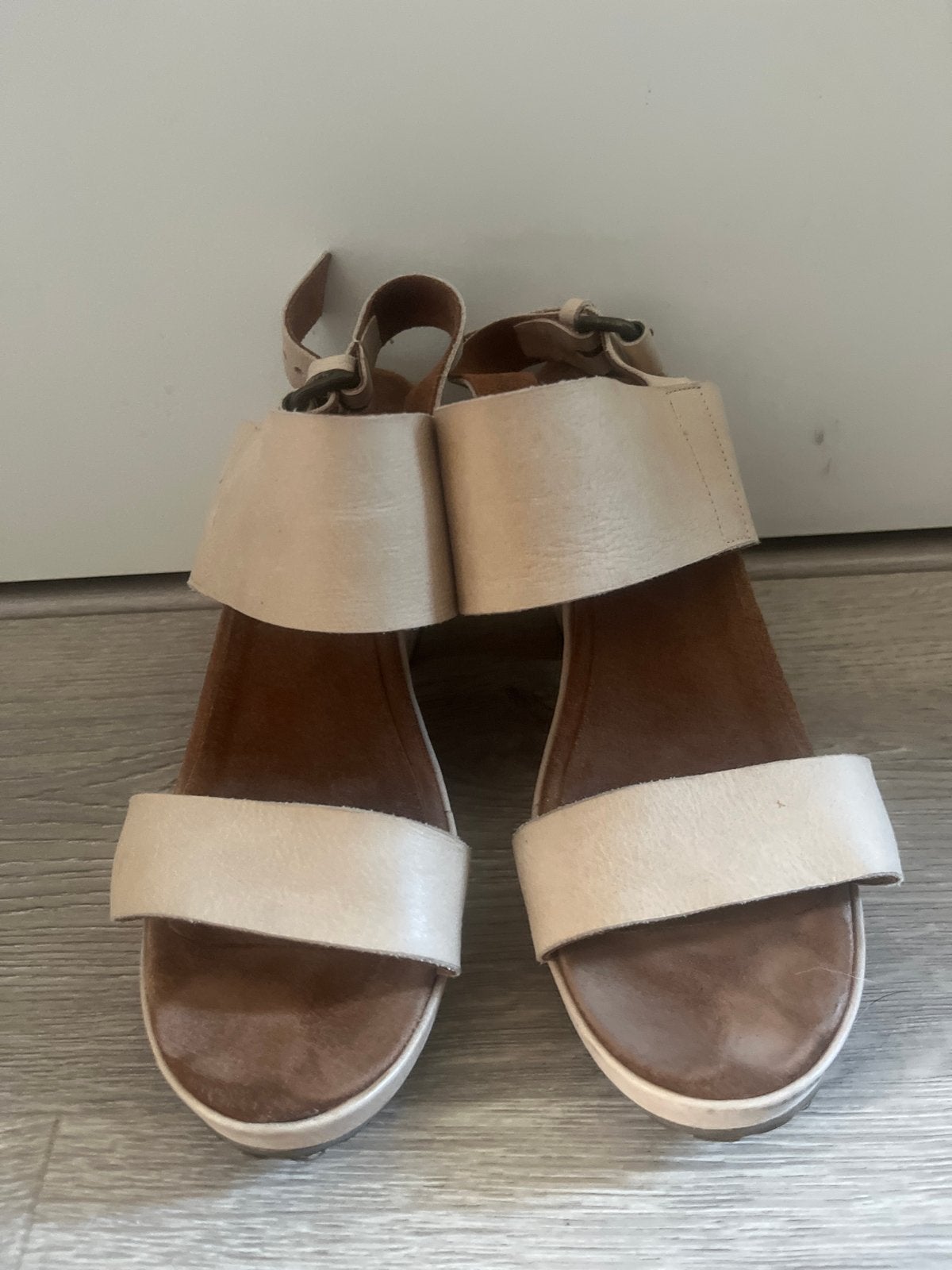 Stijlvolle beige Shabbies Amsterdam sandalen met hak, Kleding | Dames, Schoenen, Ophalen of Verzenden, Gedragen, Beige, Sandalen of Muiltjes