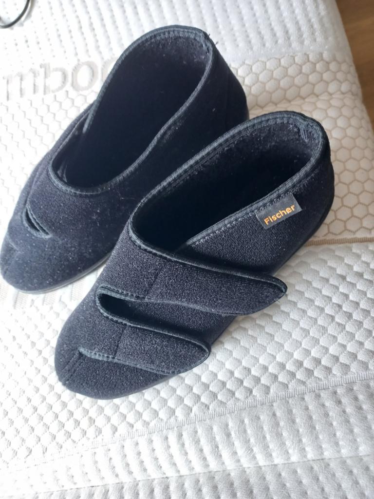 Zo goed als nieuwe makkelijk instapbare verbandschoenen/pant, Ophalen