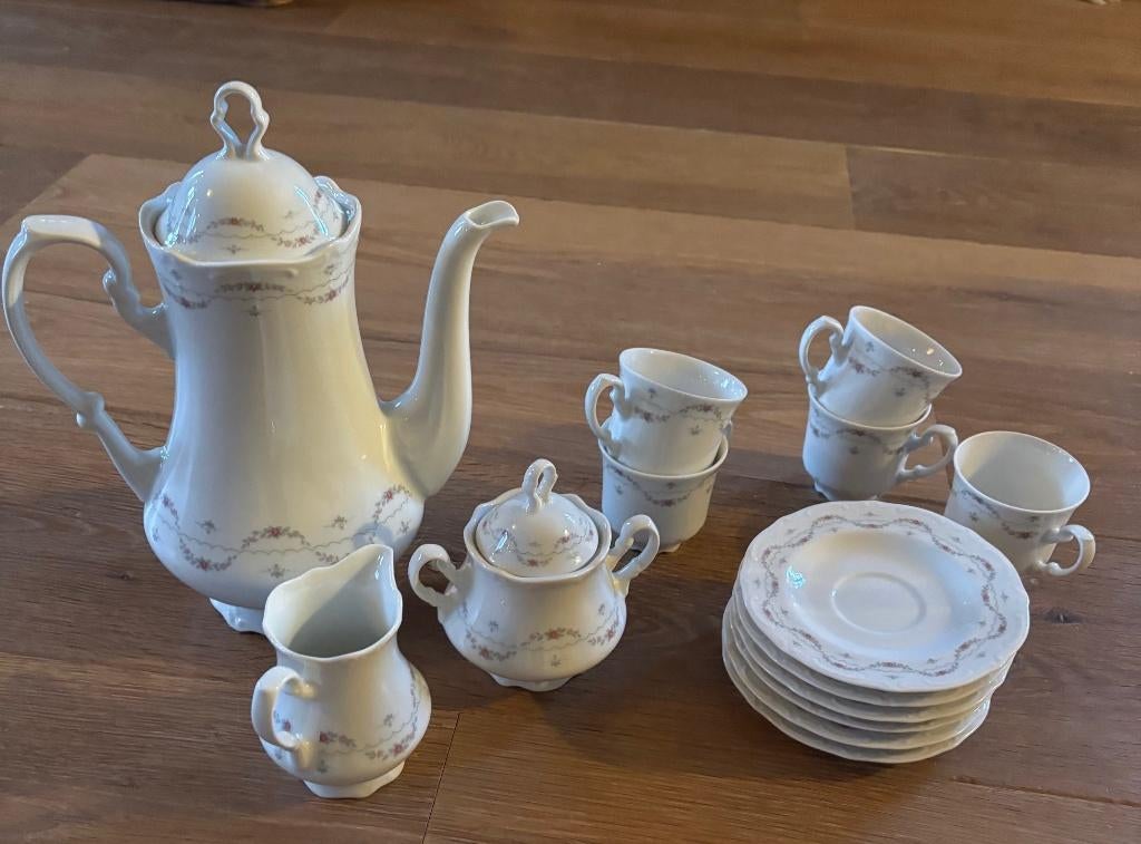 Vintage porselein koffieservies Vohenstrauss Johann Seltmann, Ophalen of Verzenden, Zo goed als nieuw, Overige stijlen, Kop(pen) en/of Schotel(s)