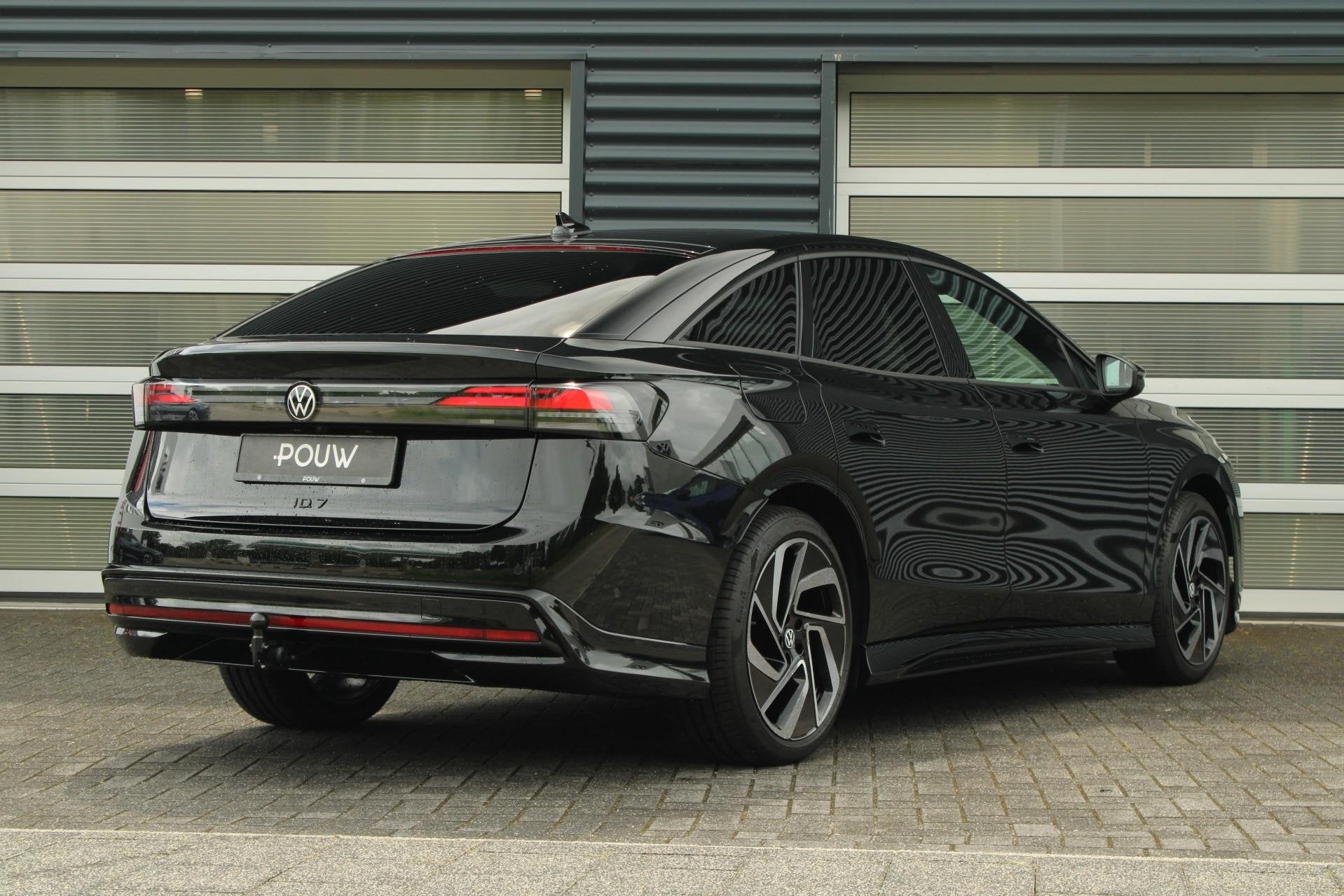 Volkswagen ID.7 286pk Limited Edition 77 kWh | Trekhaak | He, Automaat, 12 maanden, 587 km, 2080 kg