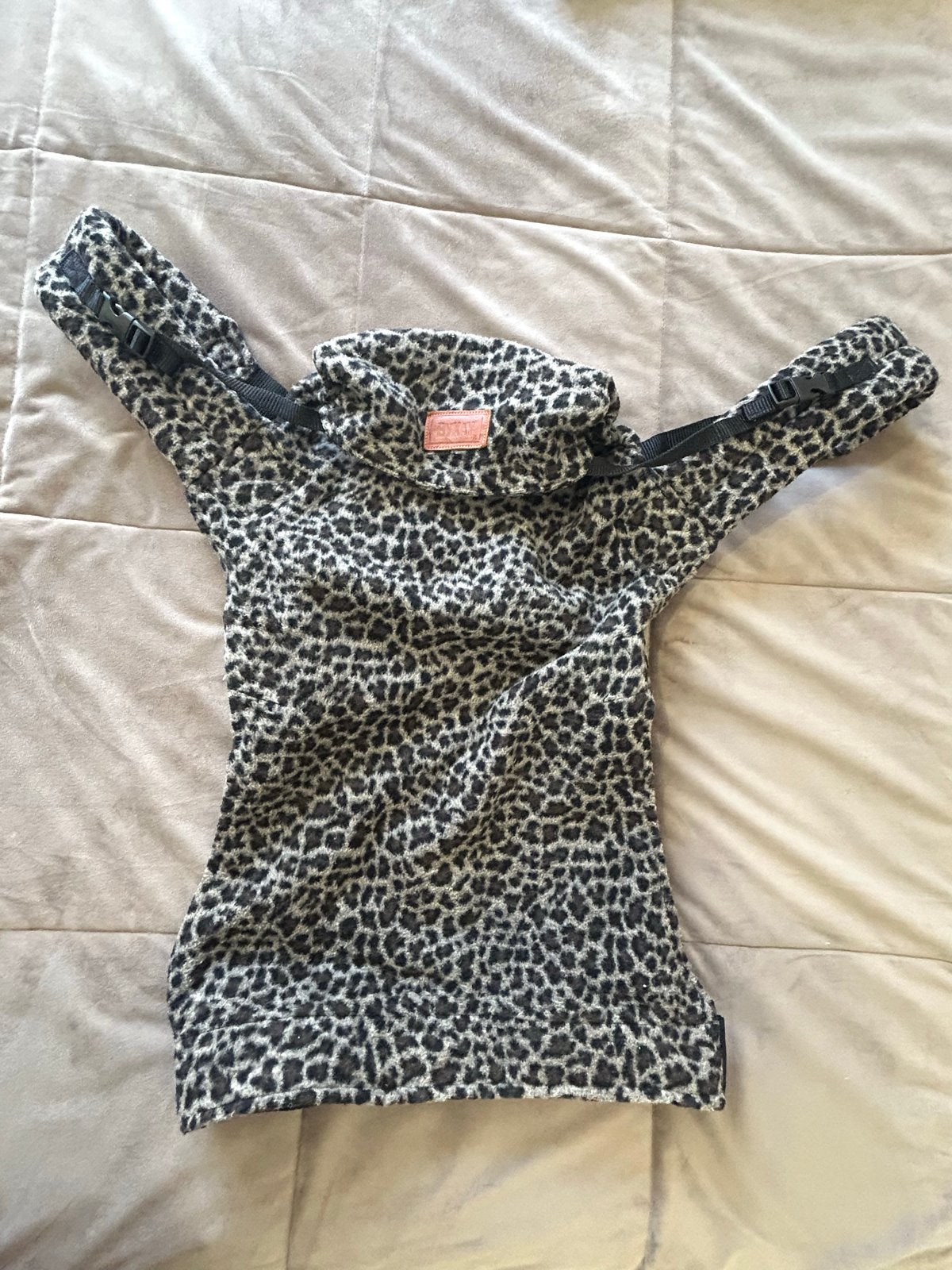 Bykay Draagzak Panterprint - Ergonomisch & Comfortabel, Kinderen en Baby's, Babydragers en Draagdoeken, Zo goed als nieuw, Buik, Rug of Zij