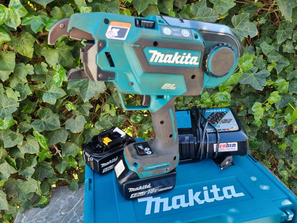 MAKITA 18v Accu Vlechtmachine, Ophalen of Verzenden, Zo goed als nieuw