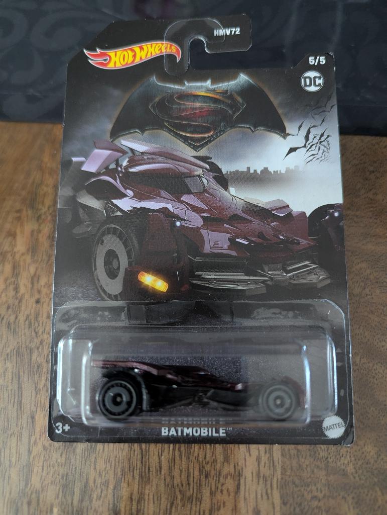 Batman - BvS Batmobile Hot Wheels Long Card - Nieuw - 01, Hobby en Vrije tijd, Modelauto's | Overige schalen, Nieuw, Auto, Ophalen